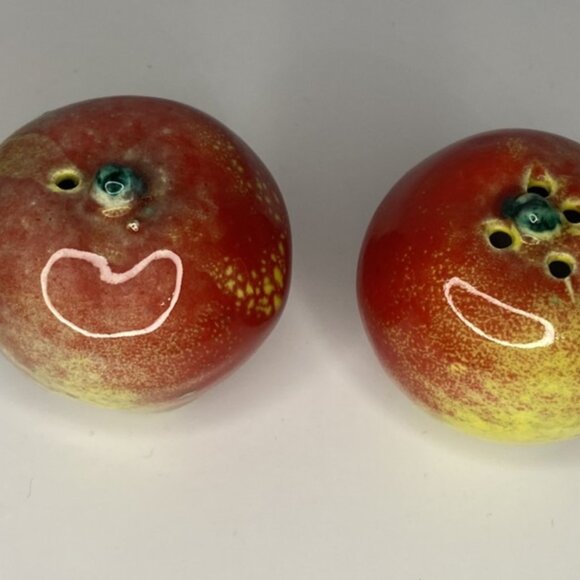 Vintage Mini Apple Salt & Pepper Shakers - Picture 5 of 5